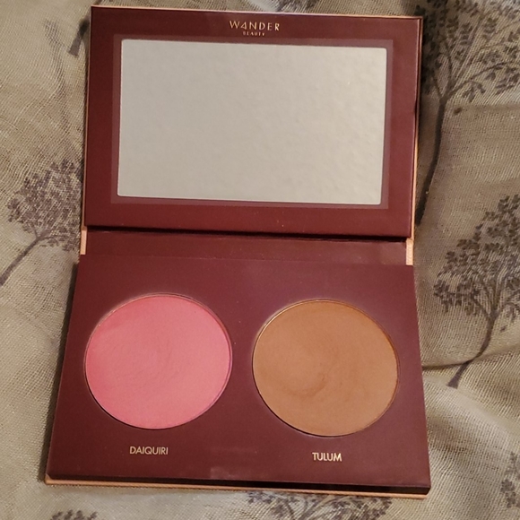 Makeup - Picture 3 of 5